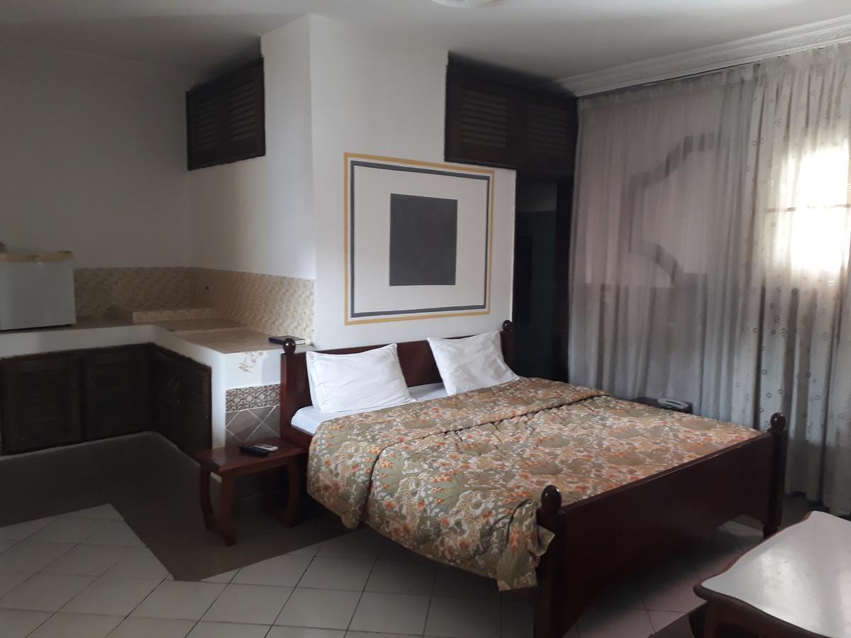 Hotel Residence Seven 7 Абиджан Экстерьер фото