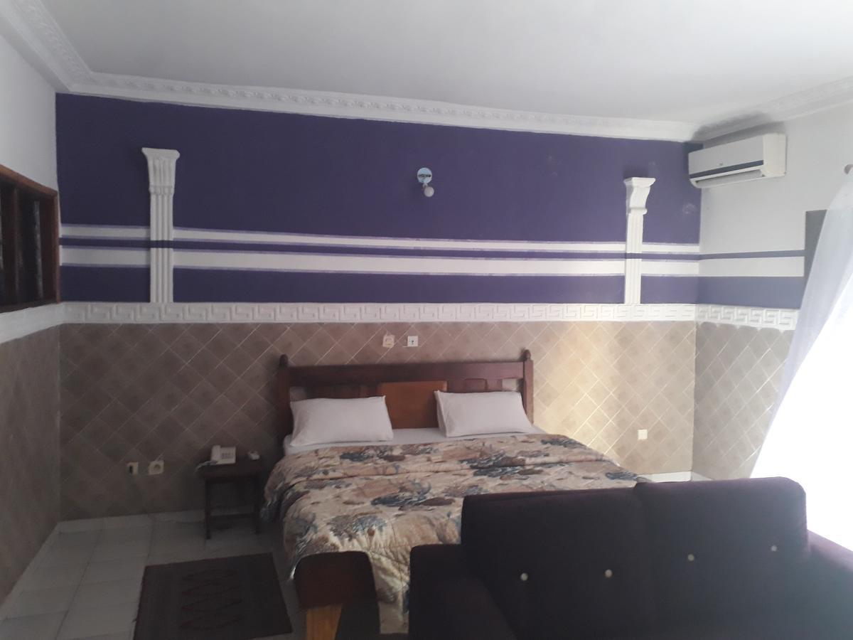 Hotel Residence Seven 7 Абиджан Экстерьер фото