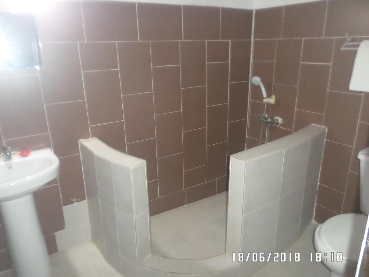 Hotel Residence Seven 7 Абиджан Экстерьер фото