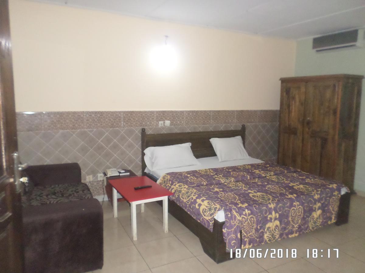 Hotel Residence Seven 7 Абиджан Экстерьер фото