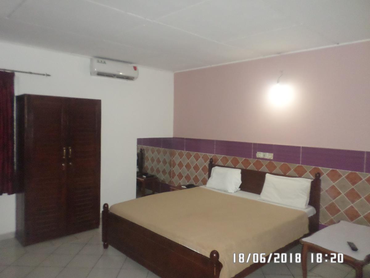 Hotel Residence Seven 7 Абиджан Экстерьер фото